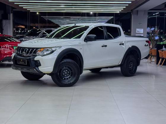 MITSUBISHI L200 TRITON 2.4 16V TURBO DIESEL OUTDOOR GLS CD 4X4 AUTOMÁTICO